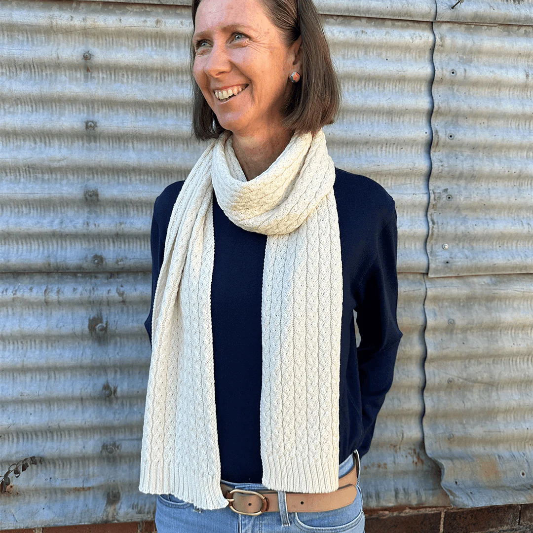 Danthonia Pure Millpost Merino Cable Knit Scarf - Image 3